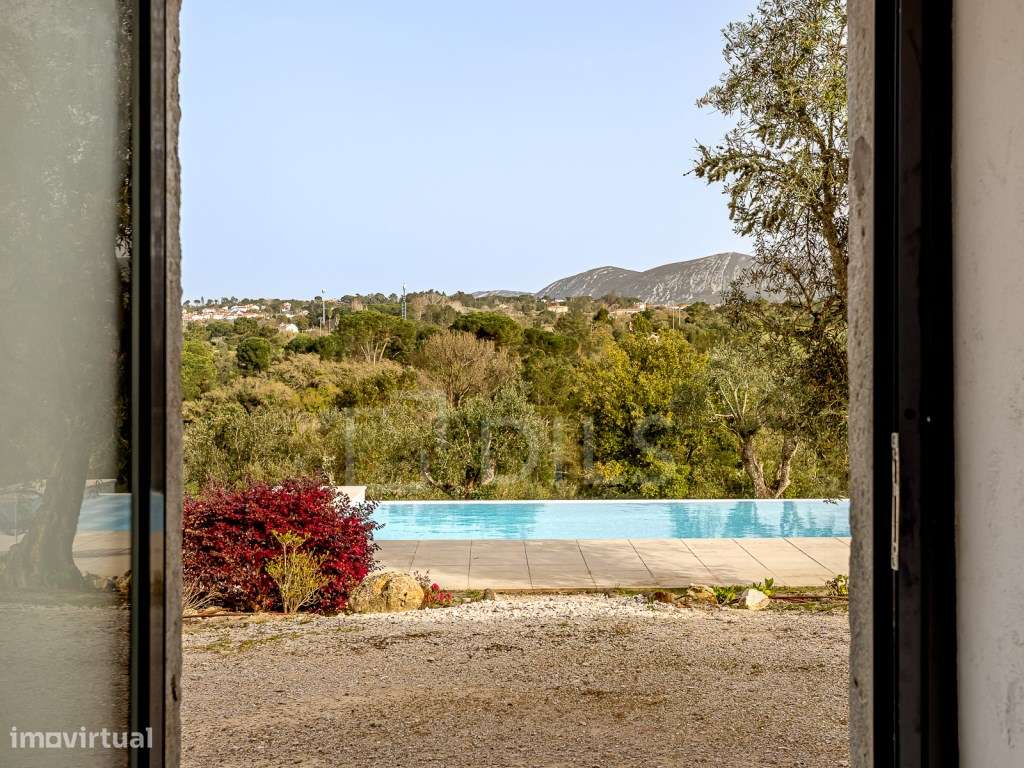 Quinta T9 em Azeitão com piscina e 11 ha de terreno, renovada-37