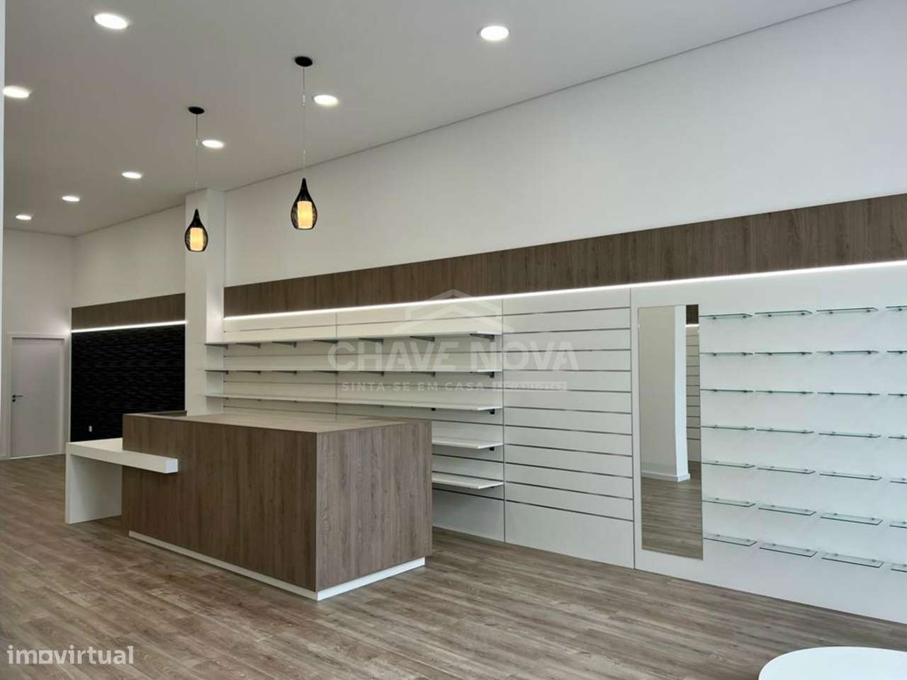 Espaço comercial com 110m2 à venda em Matosinhos Sul - Grande imagem: 2/9