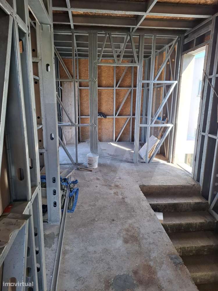 Lote de terreno com projecto de construção em curso | Moradia T3 isola-20