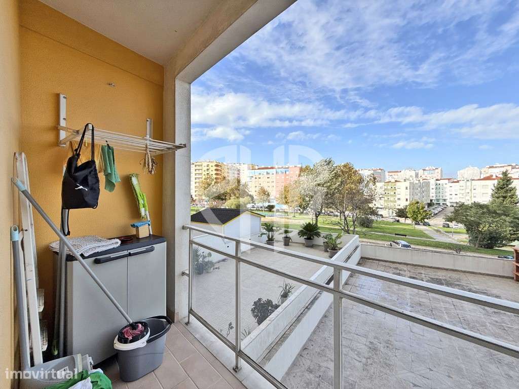 Apartamento T3 / C/Parqueamento // Santa Marta Corroios-11