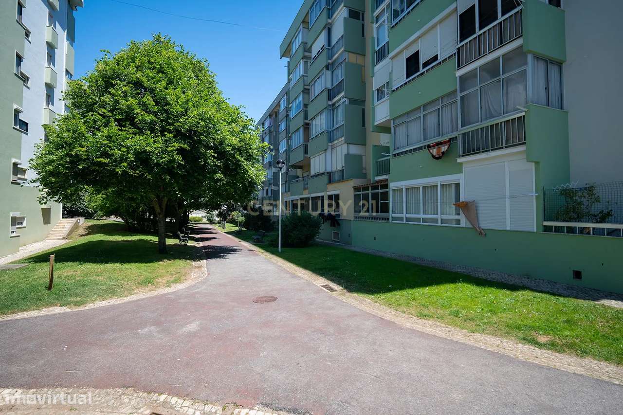 Apartamento Renovado T2 em Oeiras, ótimas áreas e com tudo perto de si-32