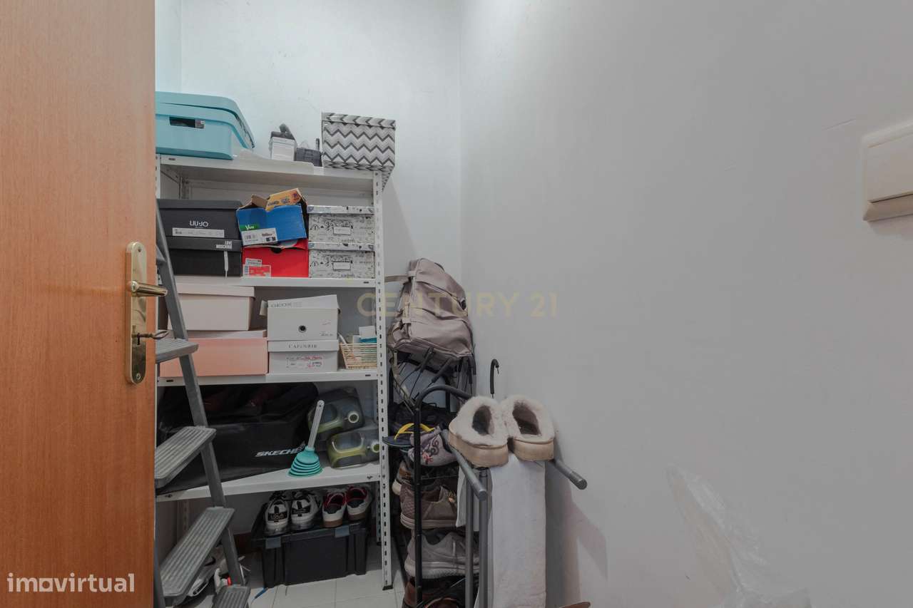 Fantástico Apartamento T2 com Lareira, Varanda e Lugar de Garagem | Fâ-21