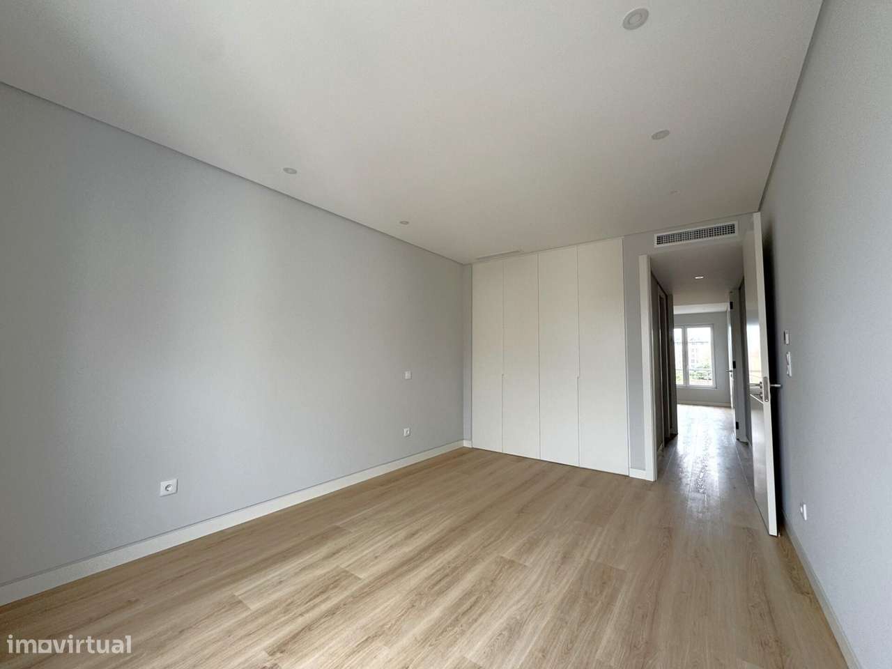 Apartamento T3 novo com Mezzanine e estacionamento no centro de Carcav-20