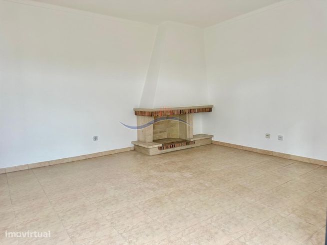 Apartamento T2 - Monte Real-1