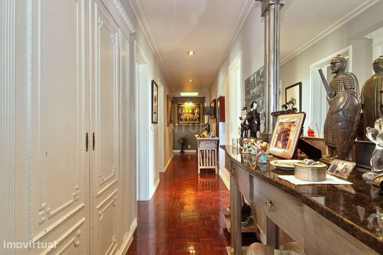 Apartamento T6 com Terraço e Vista 360º em Campolide - 314m²-24