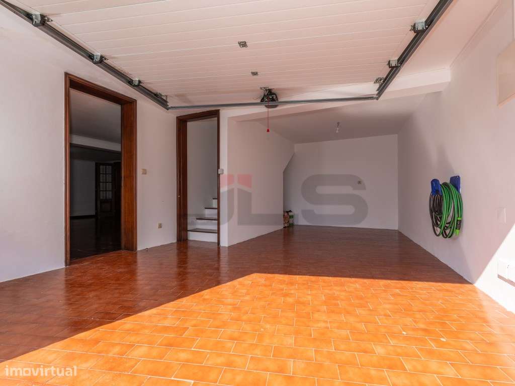 Moradia T4+1 com Dupla Cozinha e Vista Mar - Potencial de Investime...-38