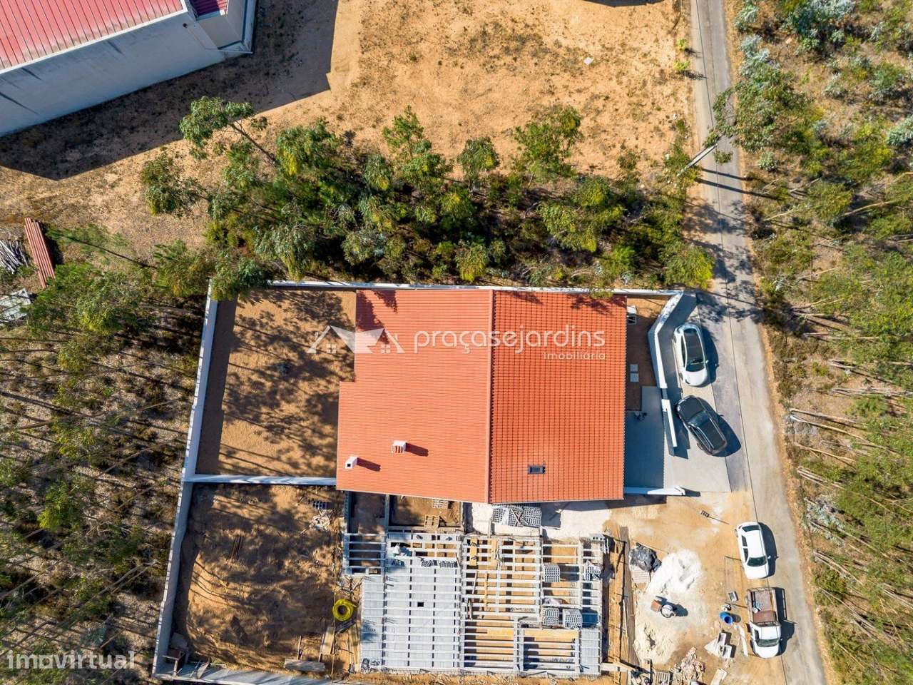 Moradia T3 com jardim, varanda e garagem-34