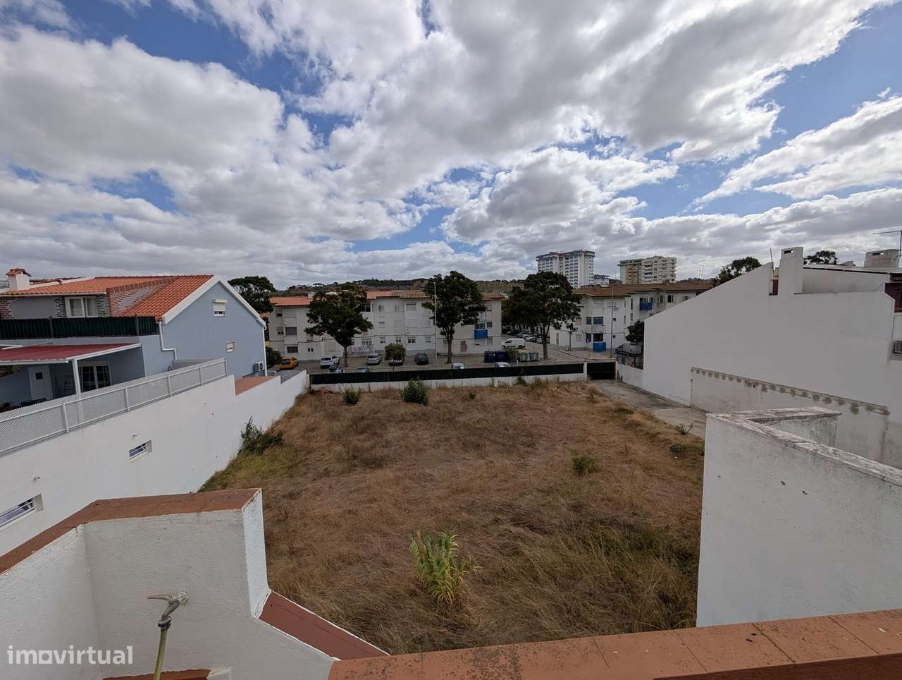 Excelente moradia centro Costa Caparica-14