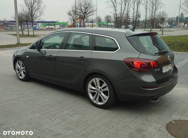 Opel Astra 1.6 Turbo Sports Tourer - 2