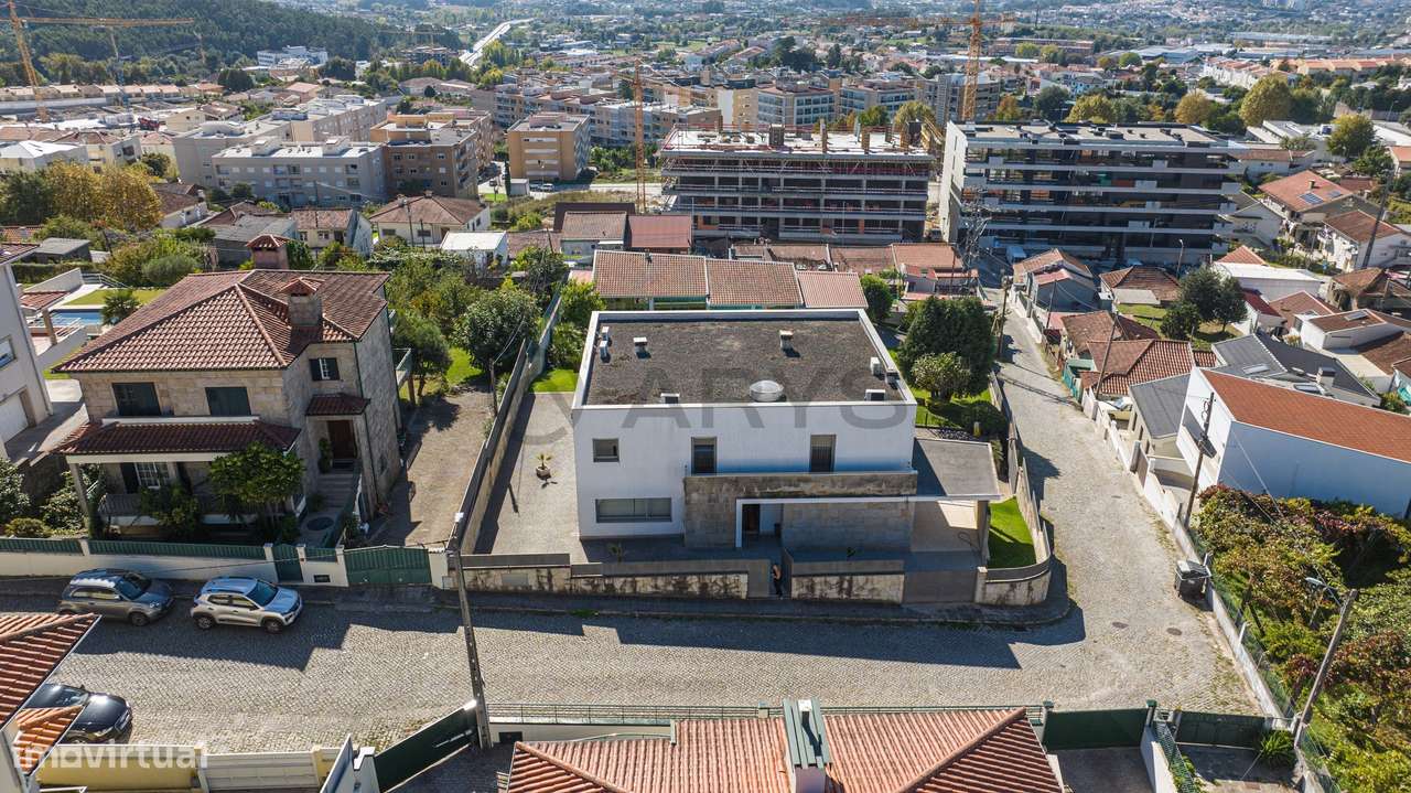 Moradia T4 com Piscina - Nogueira, Braga-40