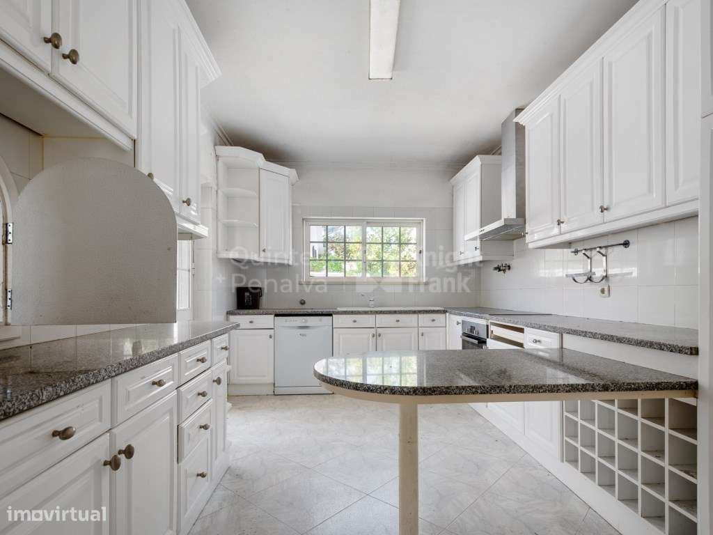 Moradia T5 com 238 m2 e terreno de 330 m2, no Cobre, Cascais. - Grande imagem: 4/26