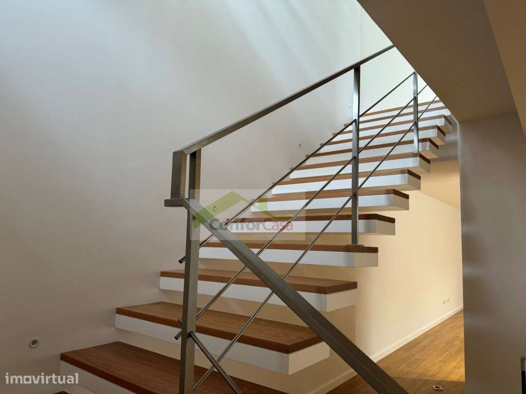 Moradias Luxuosas Novas T3 em Palmeira - Braga, com Jardim e Suítes-20