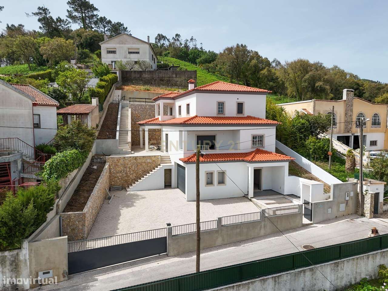 Moradia T4 na Venda do Pinheiro — Elegância, Conforto e Qualidade de V-28