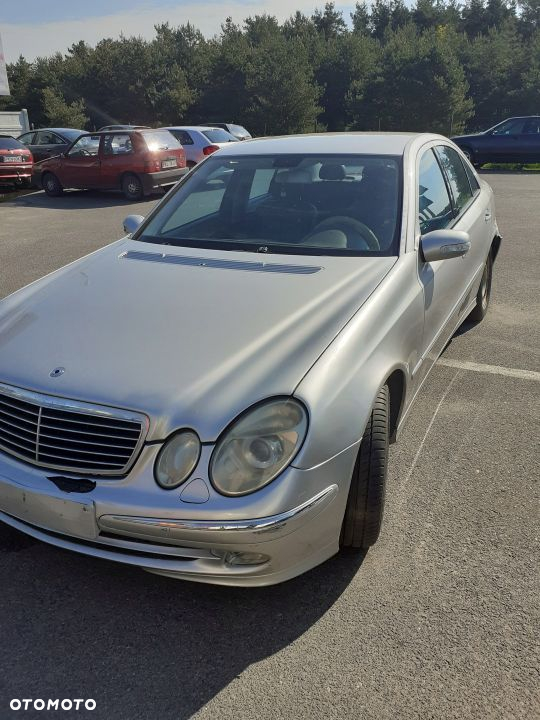 Maska grill Mercedes W211 2,7 177KM 2001r. - 2