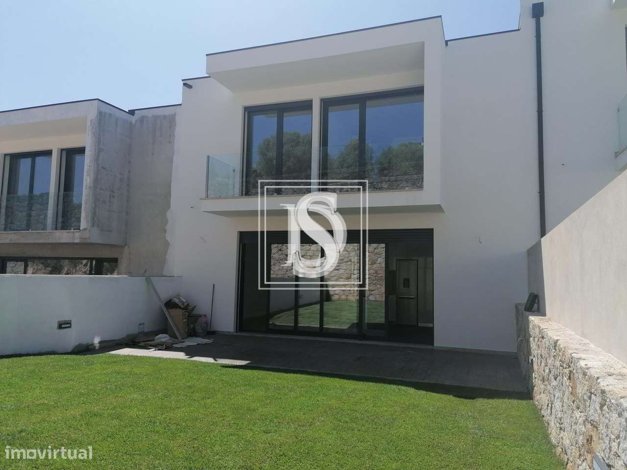 Moradia  T3 em Gaveto no Coração de Lamaçães.-10