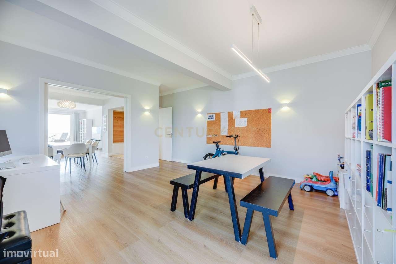 Fantástico T4 Alvalade com varandas, estacionamento e arrecadação-18