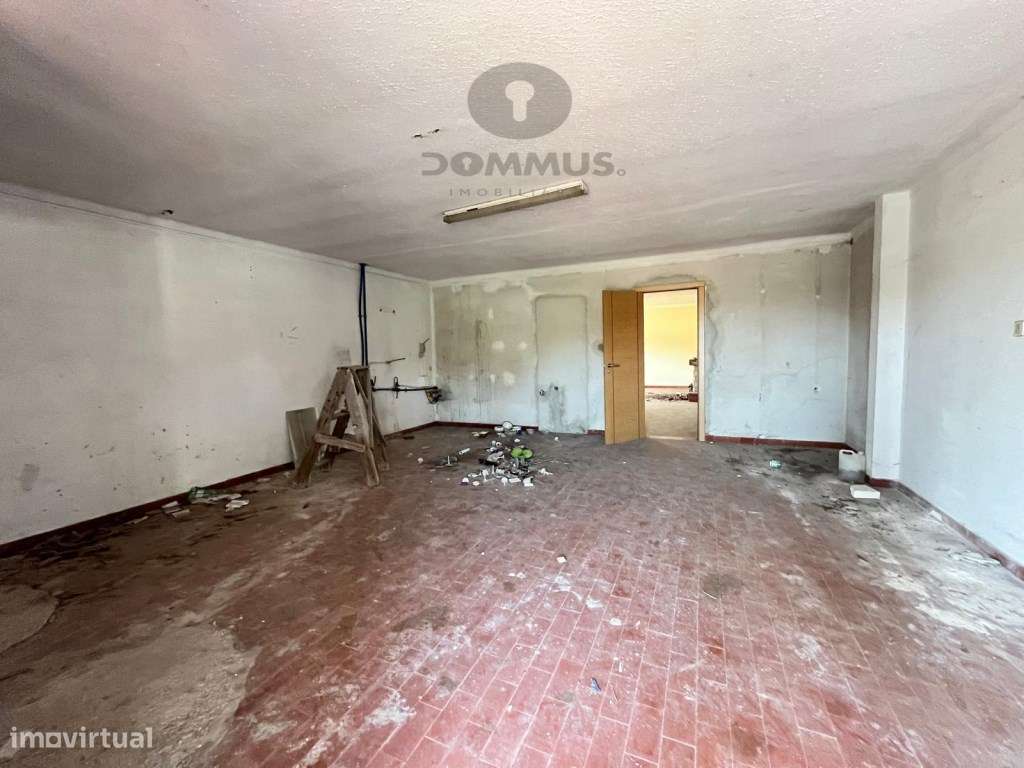 Moradia T4 para Recuperar em Ourém com Terreno Anexo-7