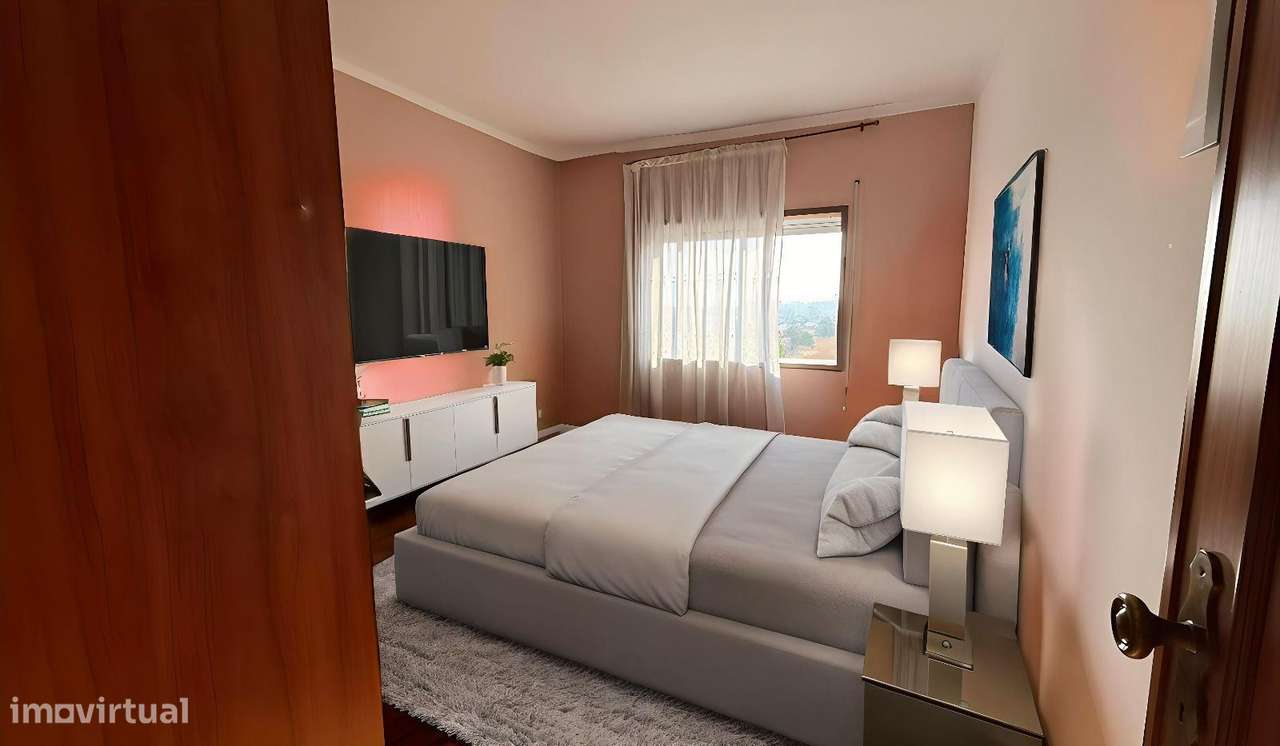 Apartamento T2 com arrumo varanda e parqueamento, vistas de ria. A ...-3