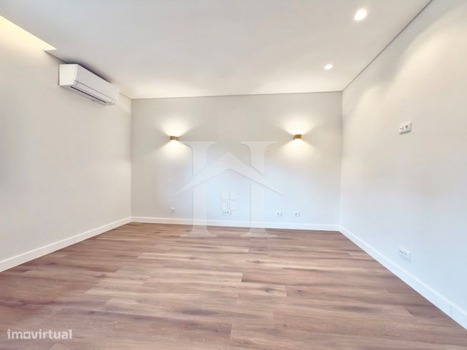 Apartamento T1 no condomínio Estoril Garden com garagem e arrecadação-4