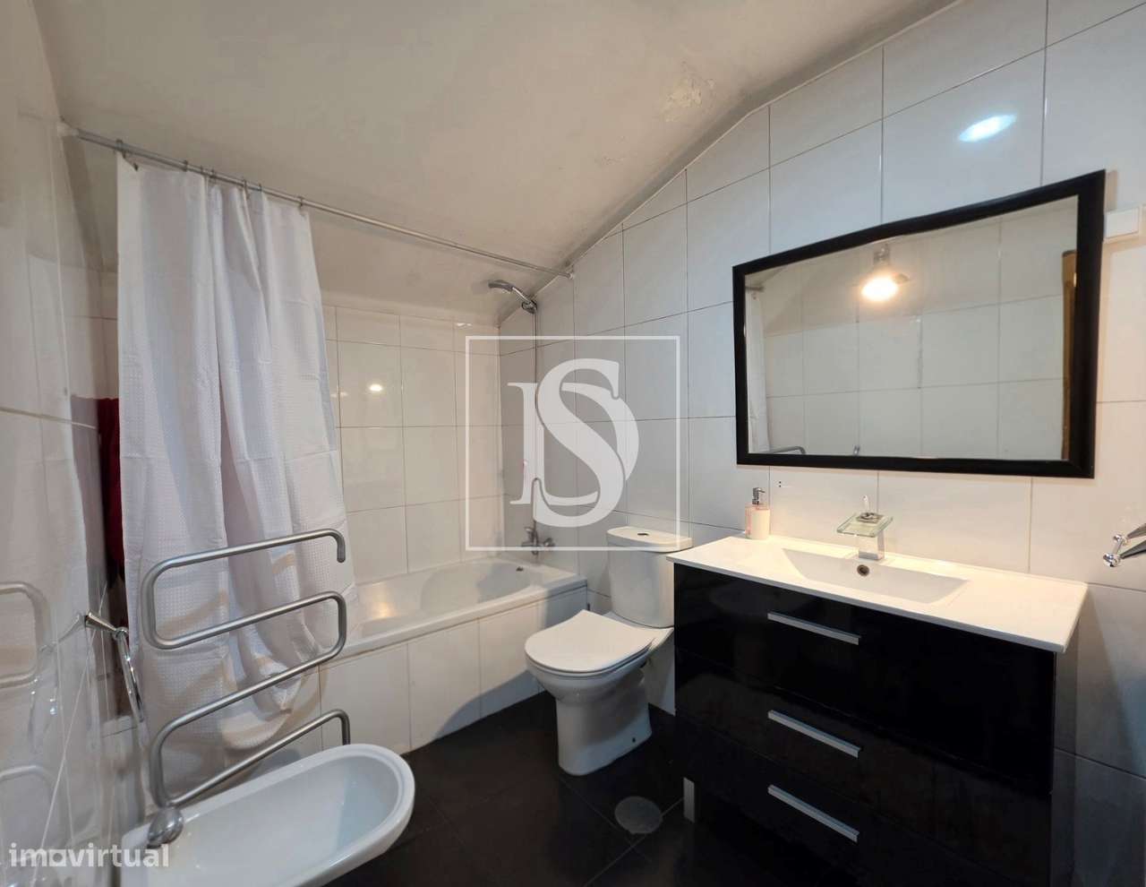 Moradia em Banda T3 em Aldão-25