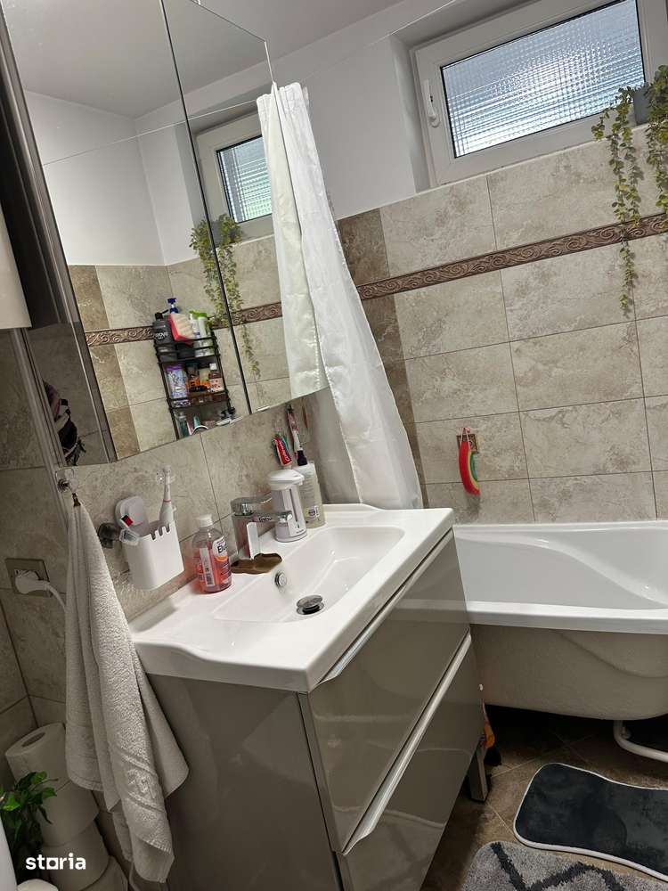 De vanzare 3 camere renovată, zona Madam Pop, 74.000 euro - Imagine principală: 5/18