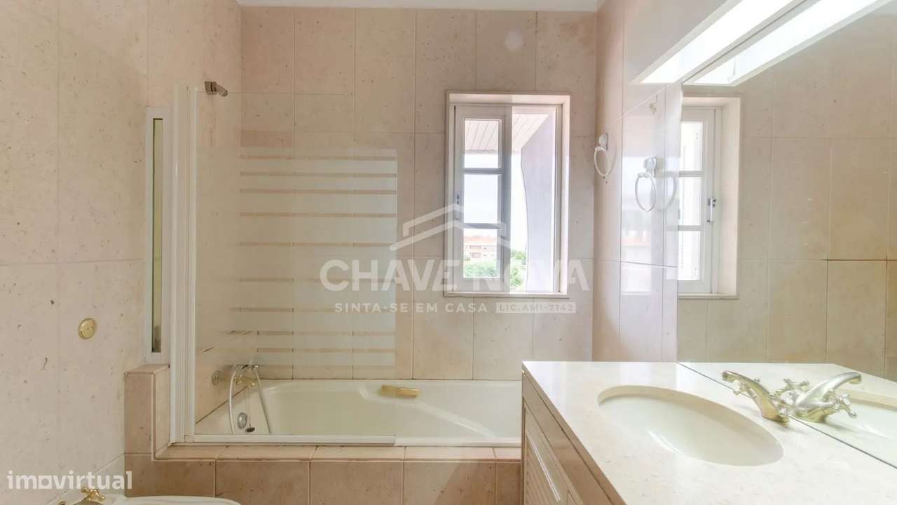 Moradia V6 com Piscina Interior e Exterior | Arcozelo | Vista Mar-4