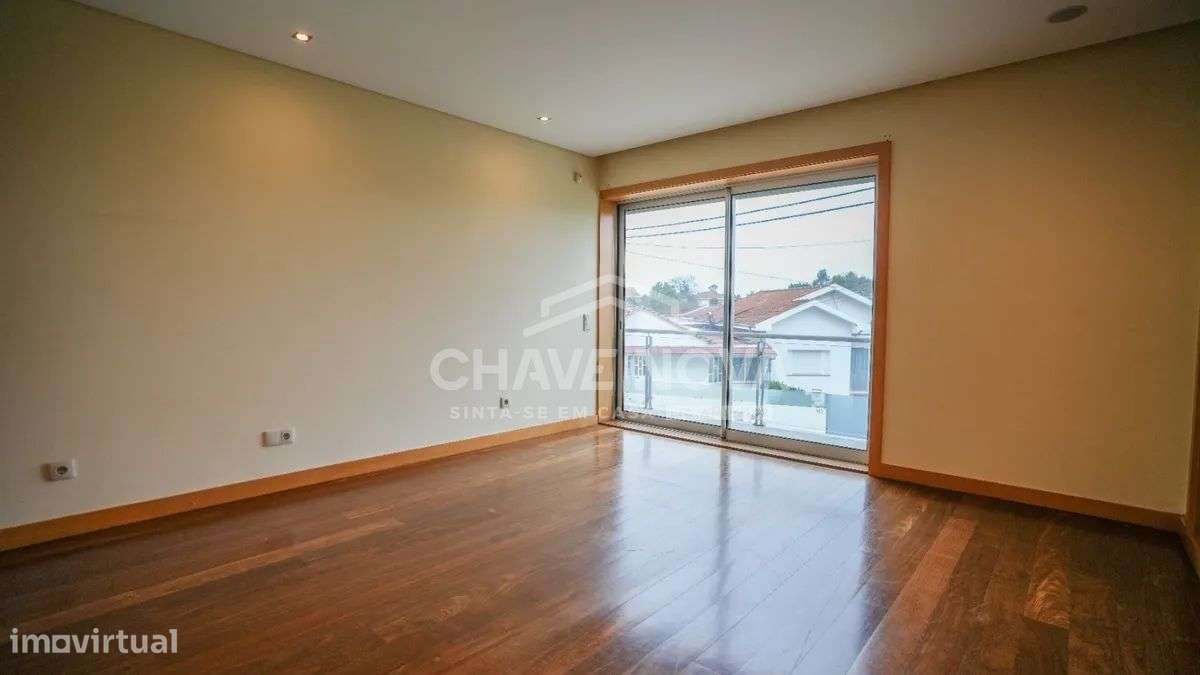 Moradia Geminada V4, situada em Pedroso,Carvalhos Vila Nova de Gaia.-23