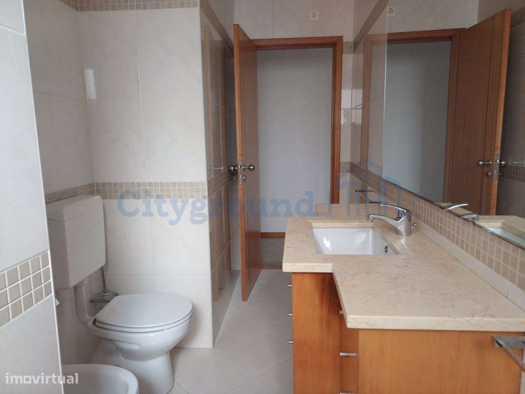 Excelente prédio renovado, de 10 fracções, em Benfica-11