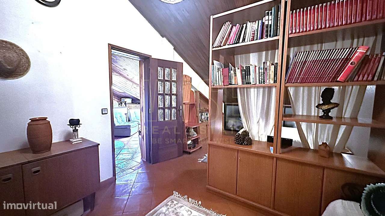 Apartamento T2 com sótão (T1) independente-13