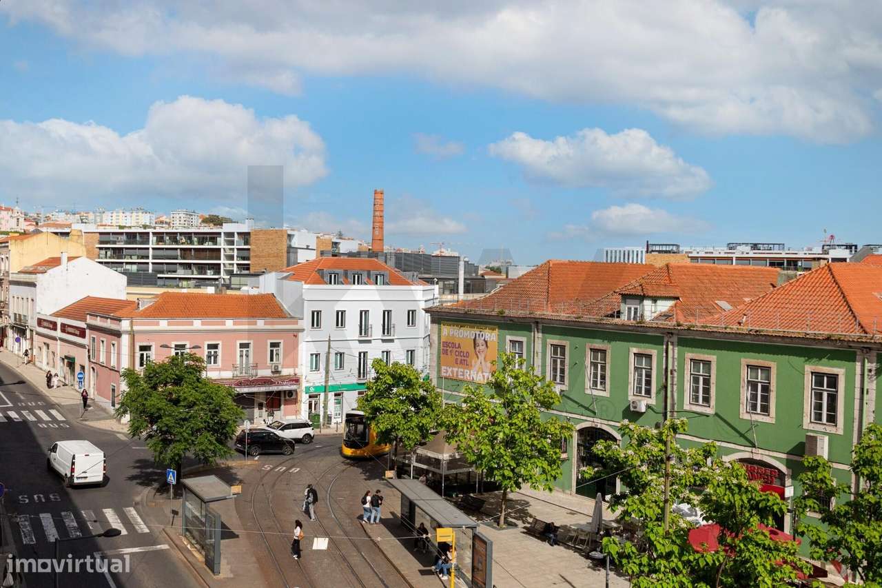 Apartamento T3 com garagem - Renovado - Alcântara-25