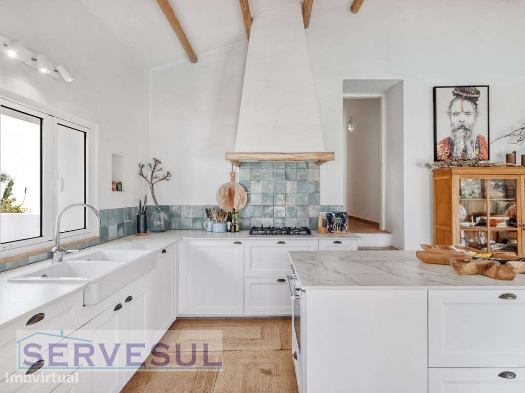 Charmosa Moradia Familiar T3+1 no Campo, inserida num generoso terr...-5