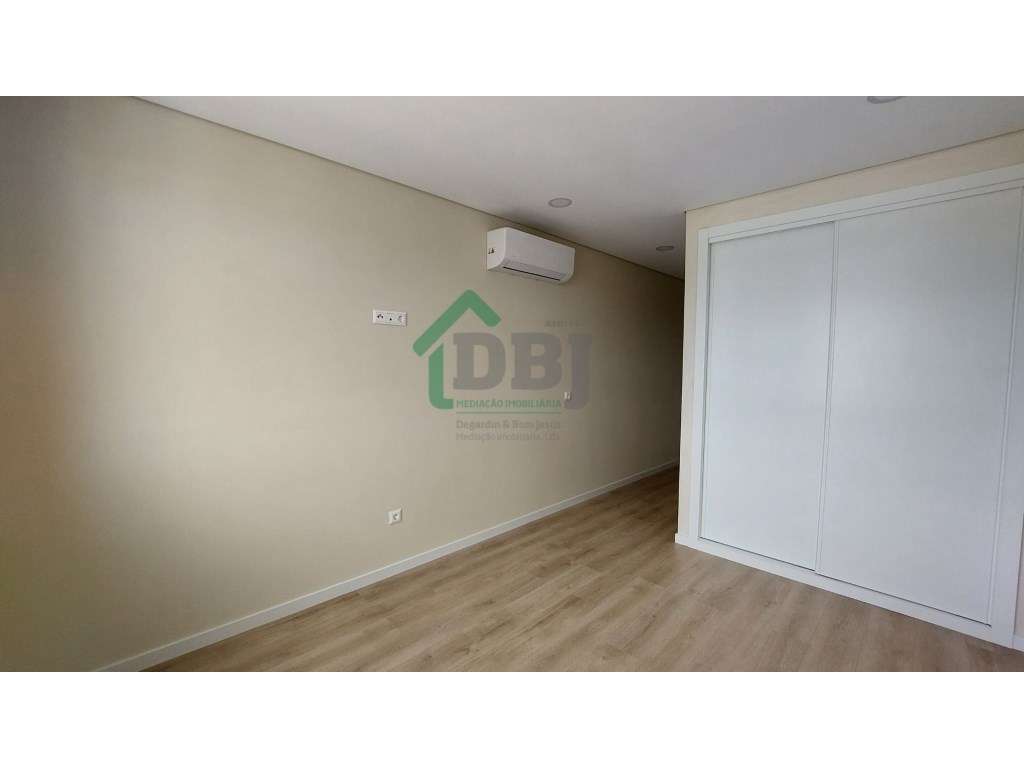 FABULOSO T2 DUPLEX NOVO - Boas áreas, 2 Suites!-17