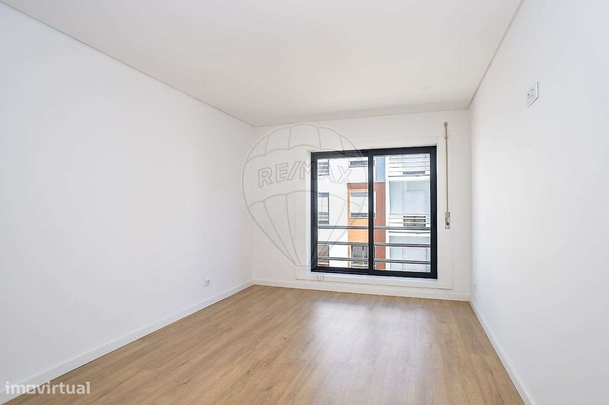 Apartamento T3 à venda em Camarate-29