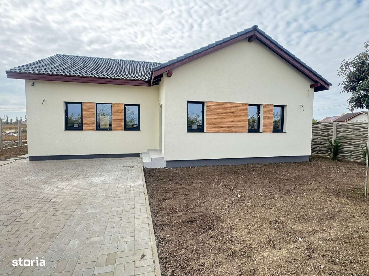 Casă individuală pe parter Moșnița Nouă  Toate utilitățile - Imagine principală: 2/14