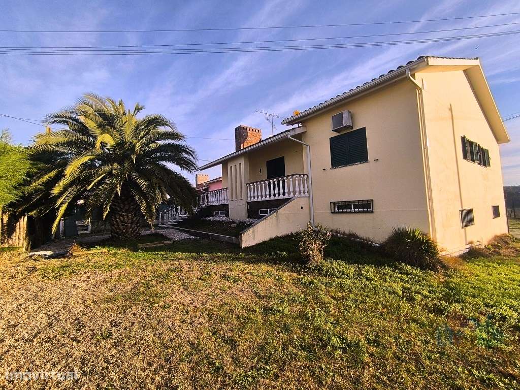 Moradia T3 Independente com terreno a 5 minutos de Tomar - Grande imagem: 2/21