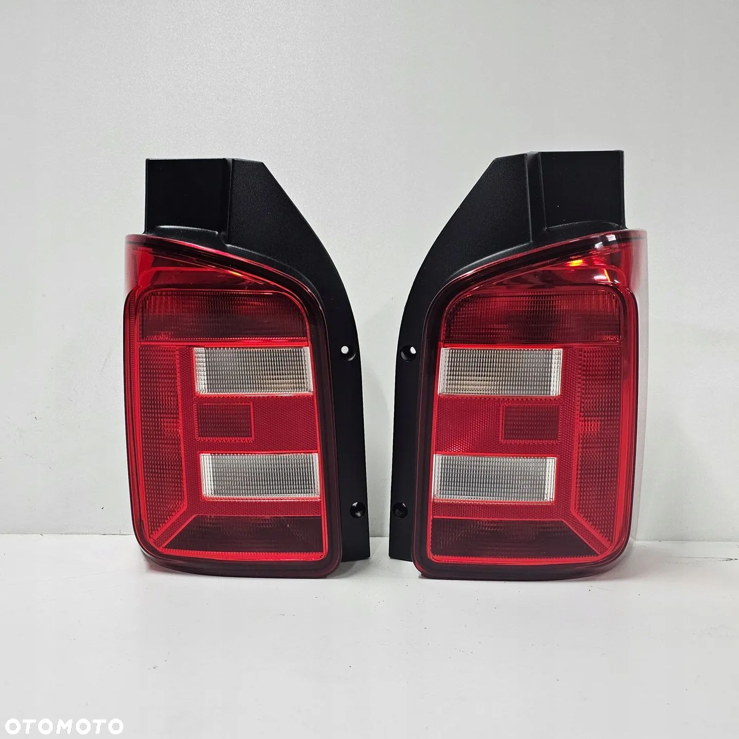 VW T6 lampa prawy tył na drzwi skrzydłowe 7E0945096T - 1