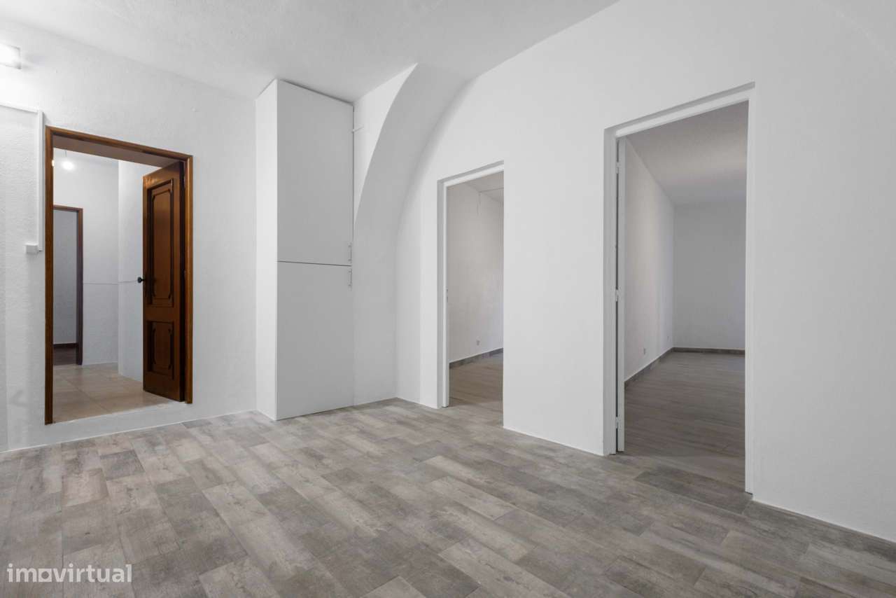 Apartamento T5 com Garagem no Centro de Fronteira - Remodelado - Grande imagem: 4/30