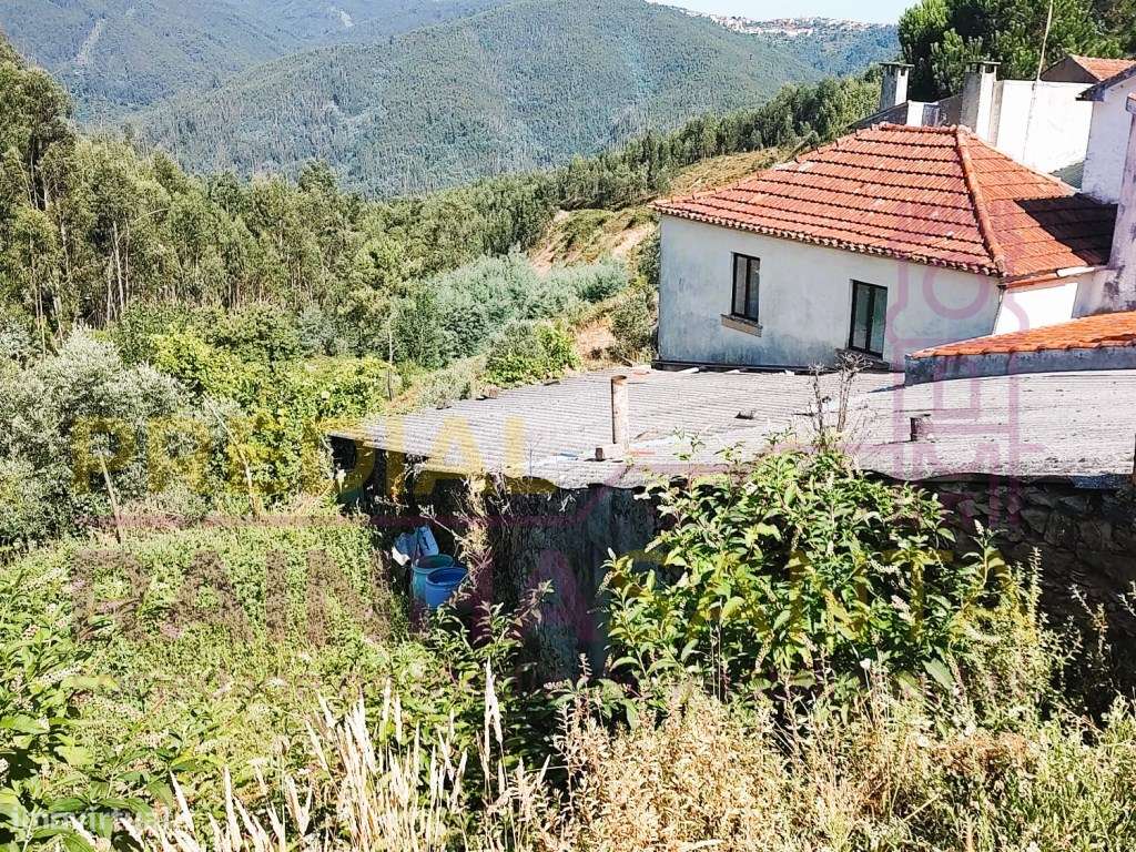 Moradia M4 usada com 2 entradas - terreno, anexos - 7 km (Vila Nova... - Grande imagem: 5/22