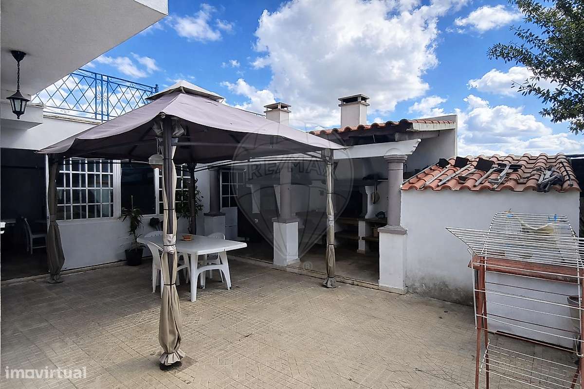 Moradia T5 para venda-8