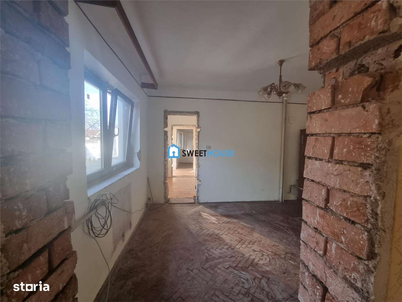 Casa de vanzare  cu 4 camere si anexe  in Fagaras.-14