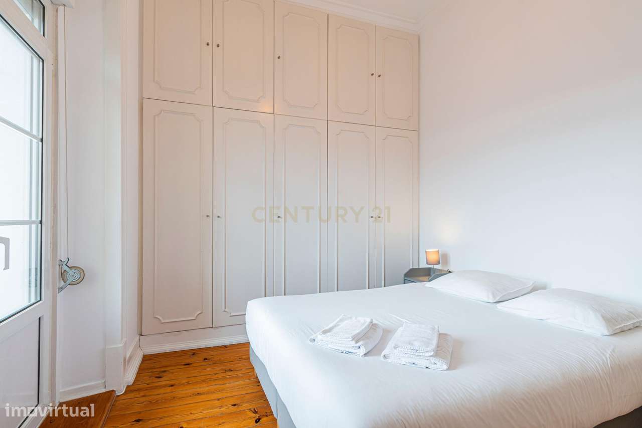 Descubra o Charme da Rua da Bombarda: T3 com Terraço e Vista Deslumbra-12