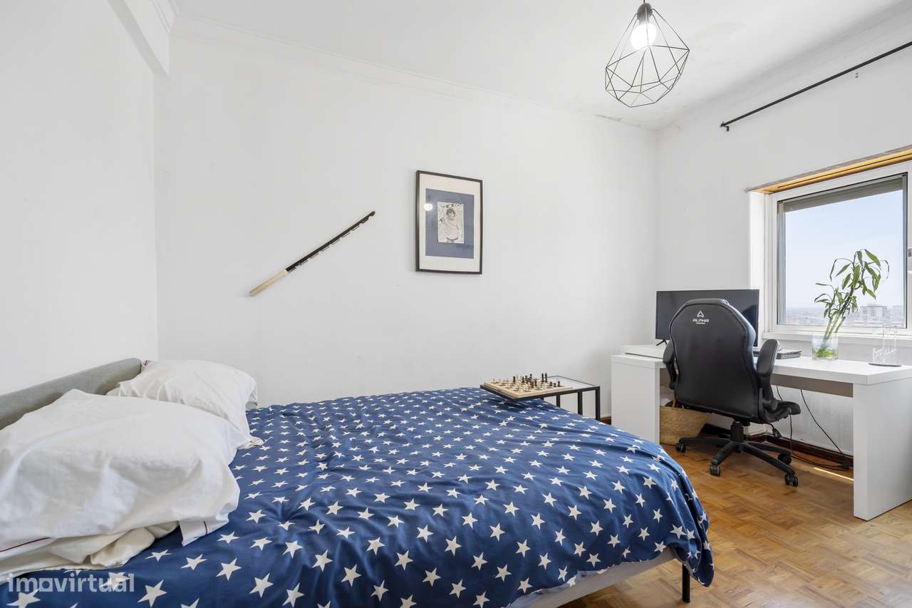 Apartamento T3 Transformado em T2 com Vista sobre o Rio Tejo-6