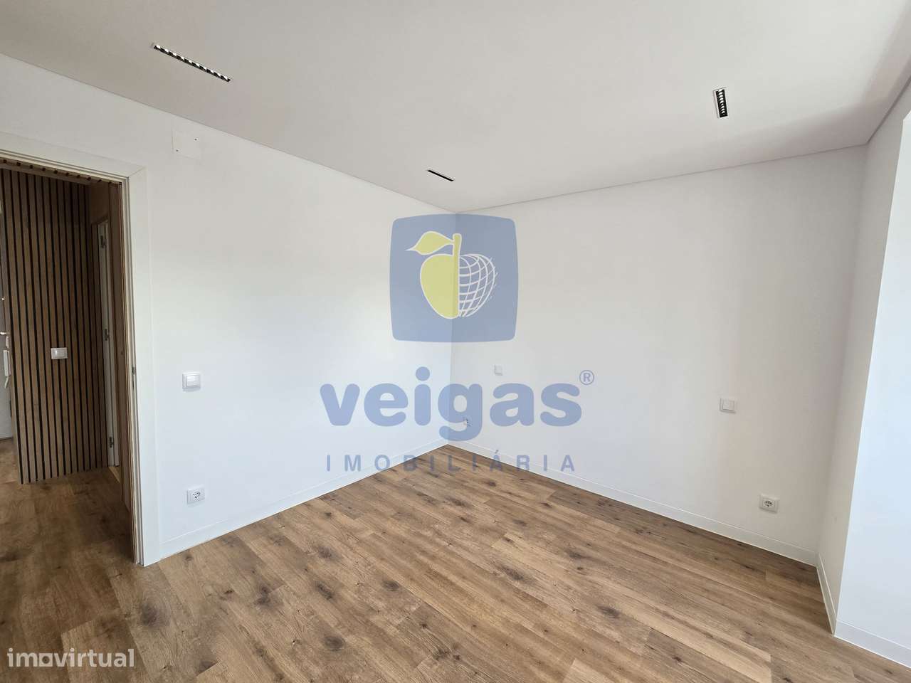 Apartamento renovado com 1 quarto em Charneca de Caparica-16