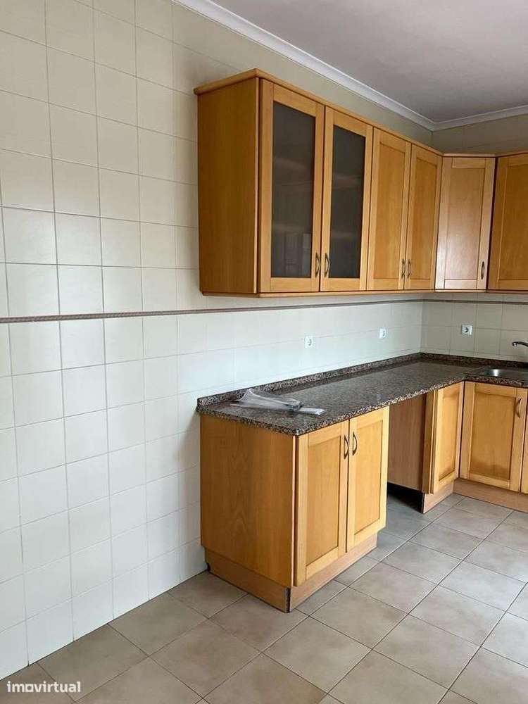 Excelente apartamento T4 para arrendar no centro de Torres Vedras!! - Grande imagem: 2/27