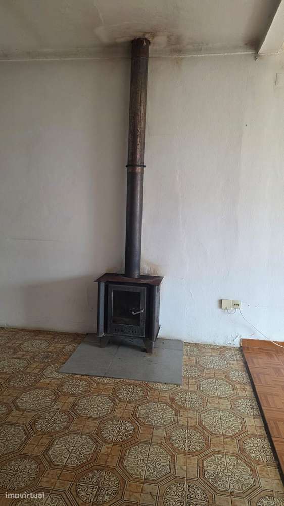 Moradia térrea T4, habitável, sem licença - M. Grande-9