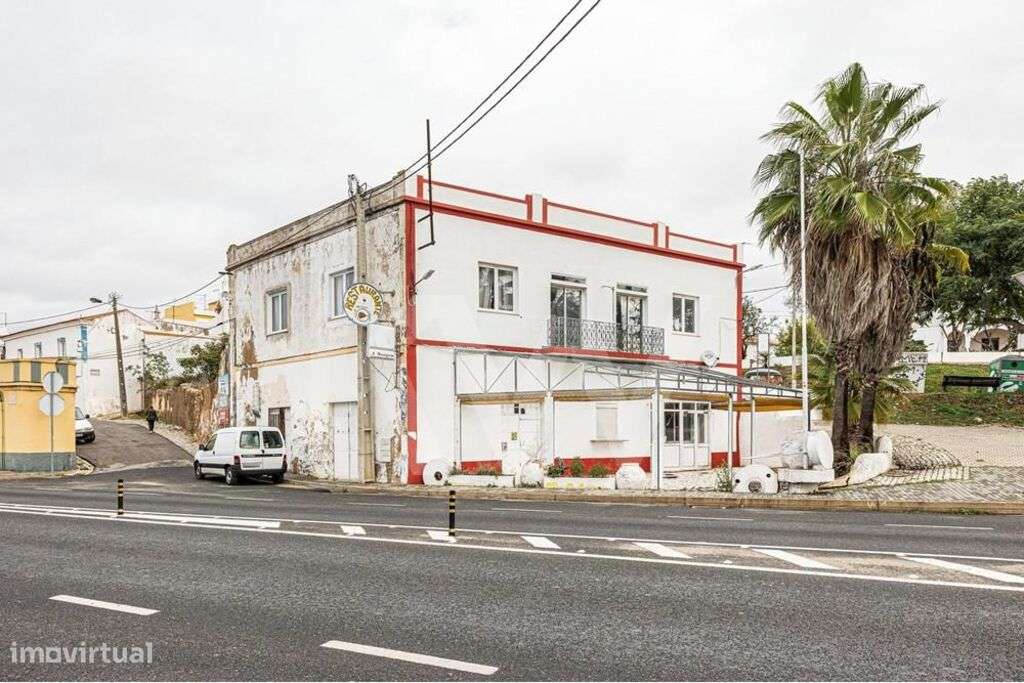 Casa com 2 Pisos para Serviços adaptada com 2 quartos em suite em Alca - Grande imagem: 1/22