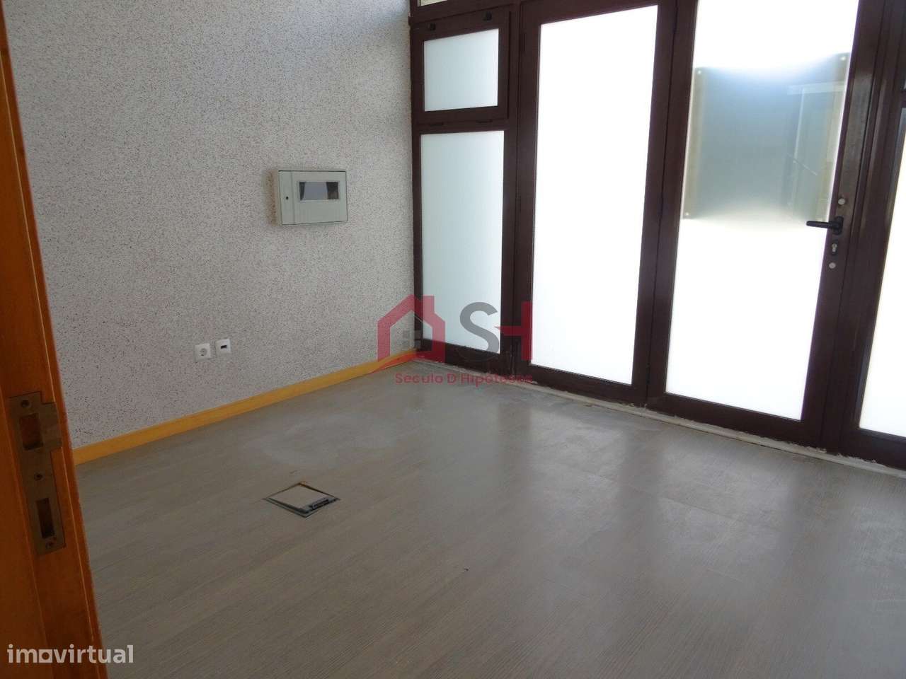 *Loja para Comercio e Serviços– Peniche*-6