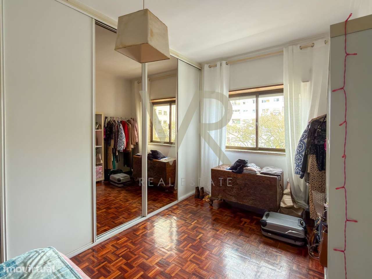 Oportunidade em Massamá: T3 Luminoso a 3 Minutos da Estação-8