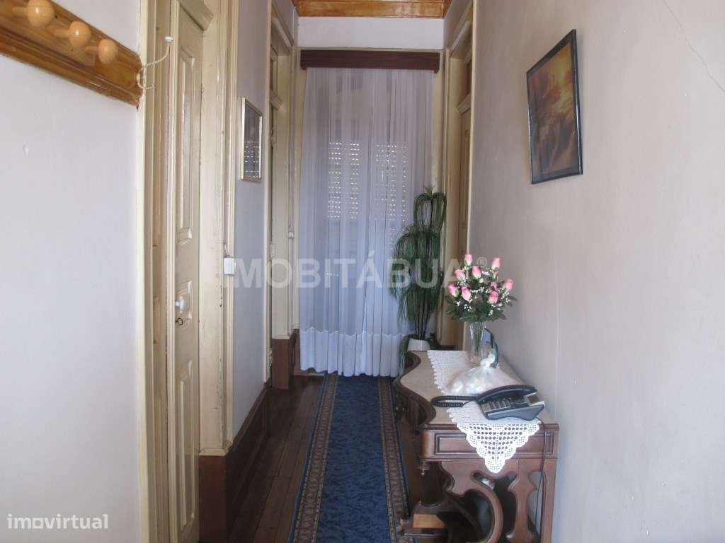 Moradia tradicional com 4 quartos com um grande jardim, pátio, área...-12