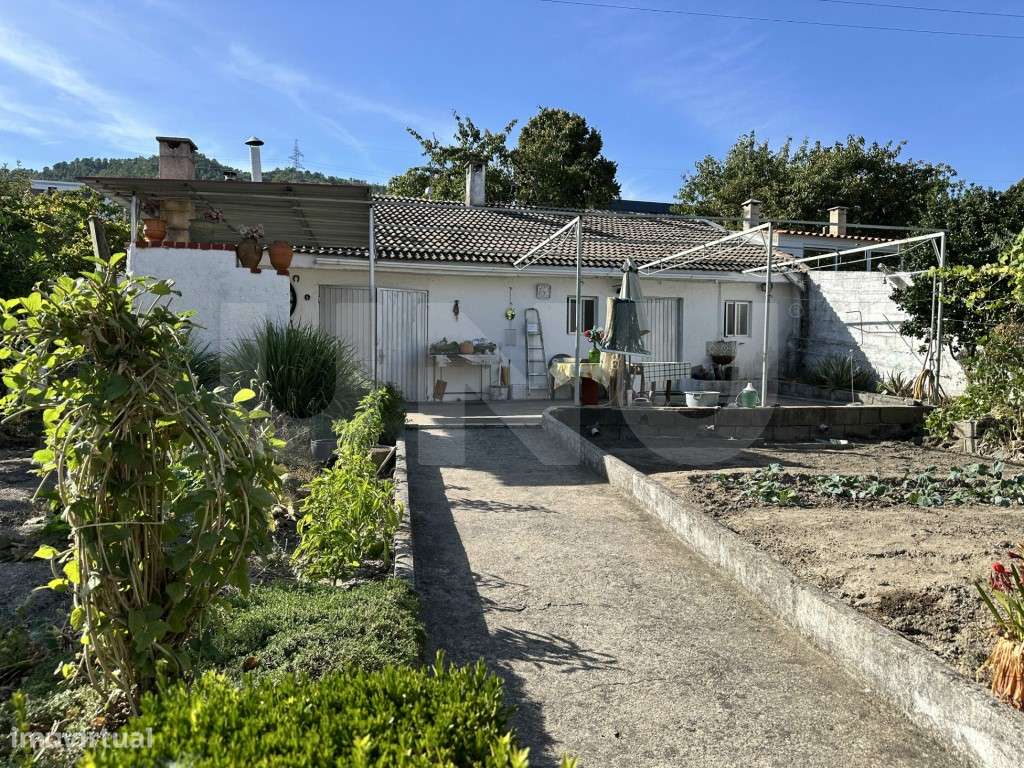 Moradia T3 com logradouro e anexo - Bairro do Espertim, Covilhã-37